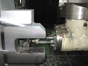 機械加工作業中です。