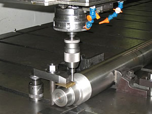 機械加工作業中です。